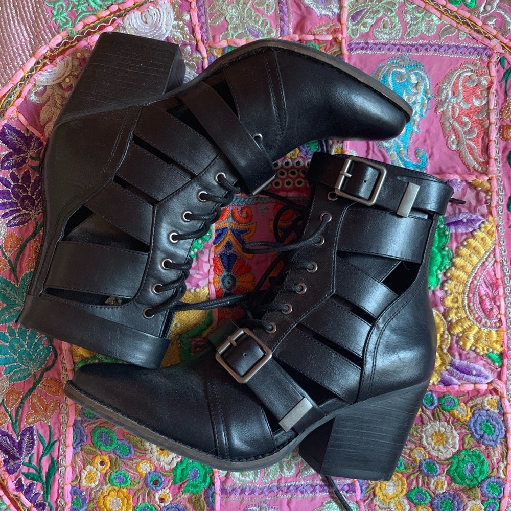 Coconuts by Matisse black booties